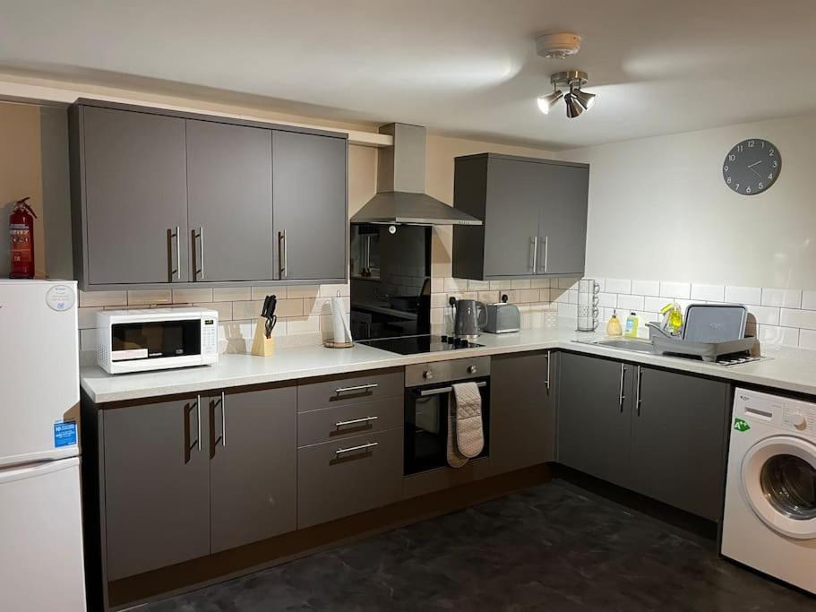 Maple House - 2 Bedroom House With Free Parking In Town By Shortstays4U Кингс-Линн Экстерьер фото