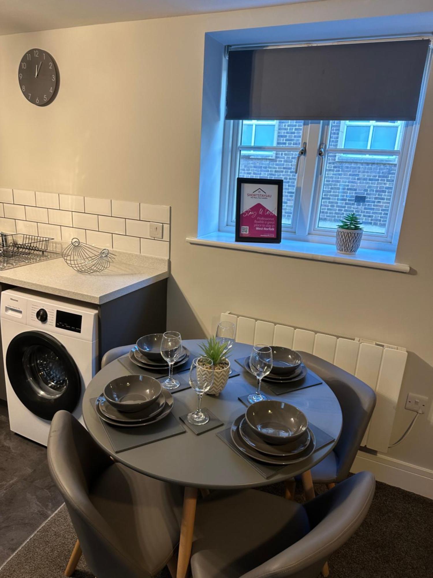 Maple House - 2 Bedroom House With Free Parking In Town By Shortstays4U Кингс-Линн Экстерьер фото